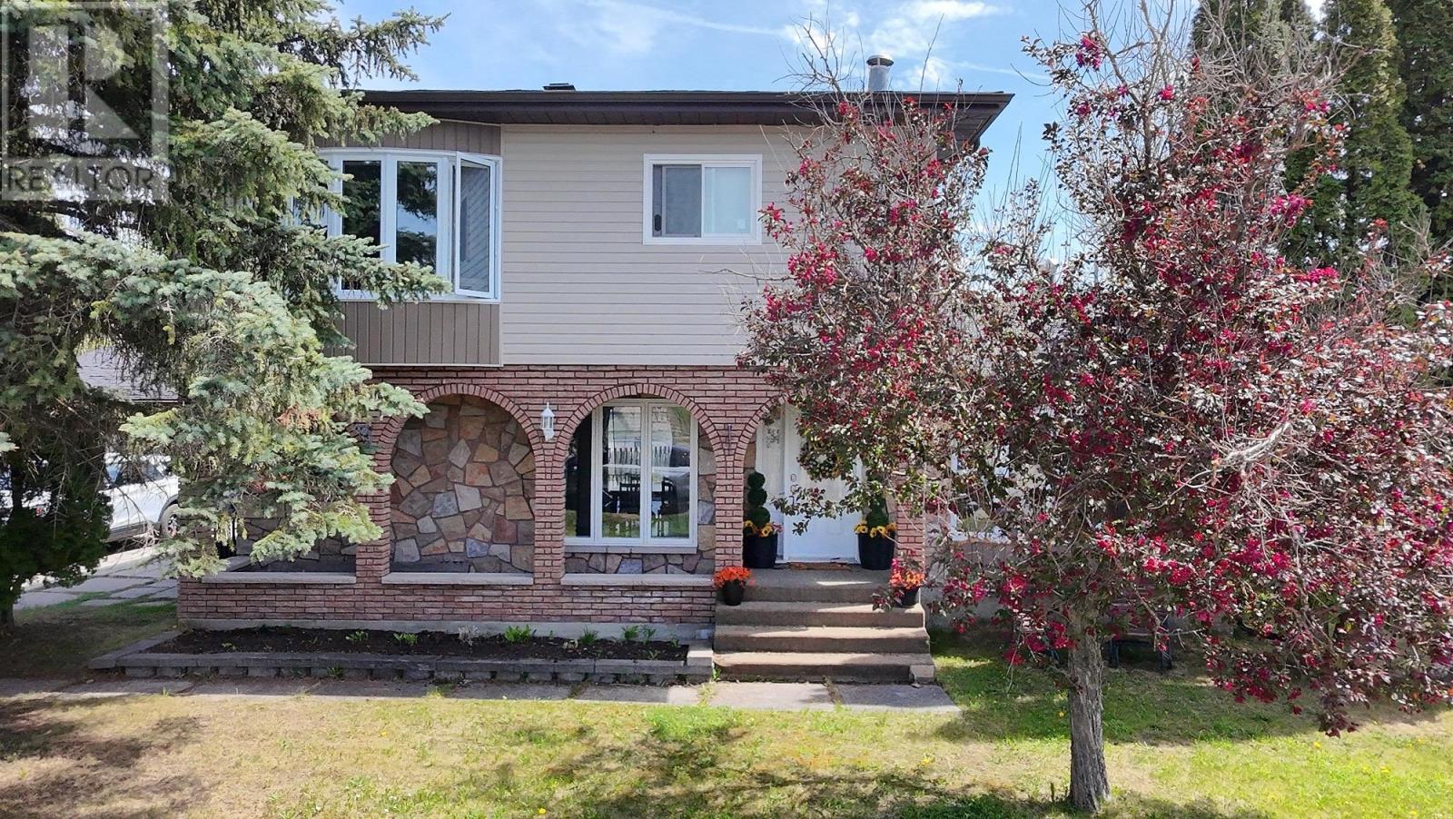 102 Thom ST, Longlac, Ontario