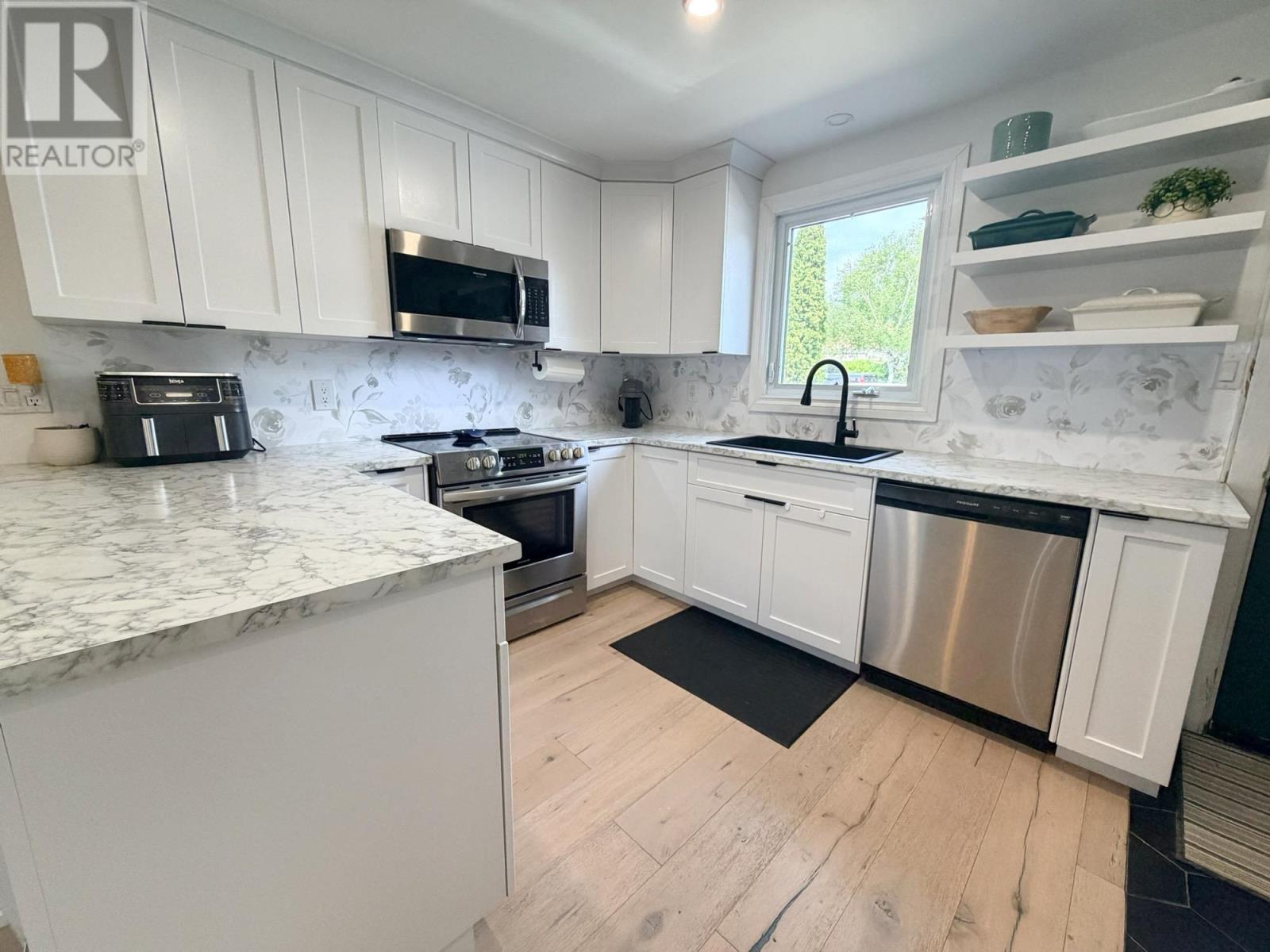 102 Thom St, Longlac, Ontario  P0T 2A0 - Photo 3 - TB2601459