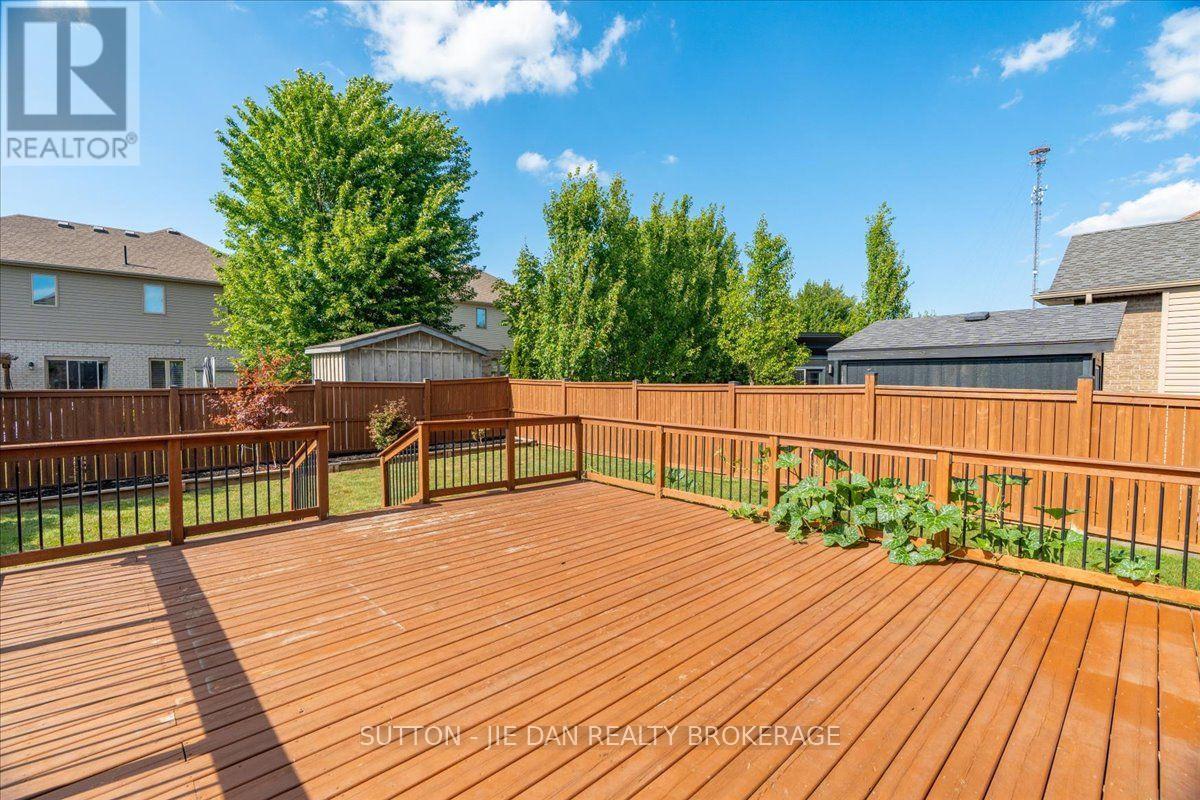 1304 Eagletrace Drive, London North, Ontario  N6G 0E9 - Photo 33 - X13649392