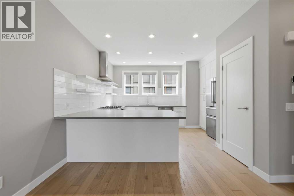 4065 32 Avenue Nw, Calgary, Alberta  T3B 6G6 - Photo 3 - A2308076