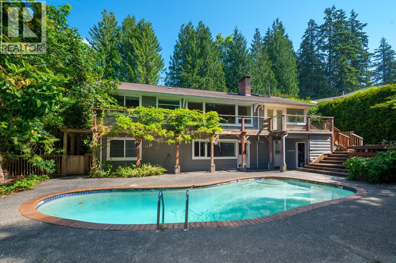 545 E KINGS ROAD, North Vancouver, British Columbia