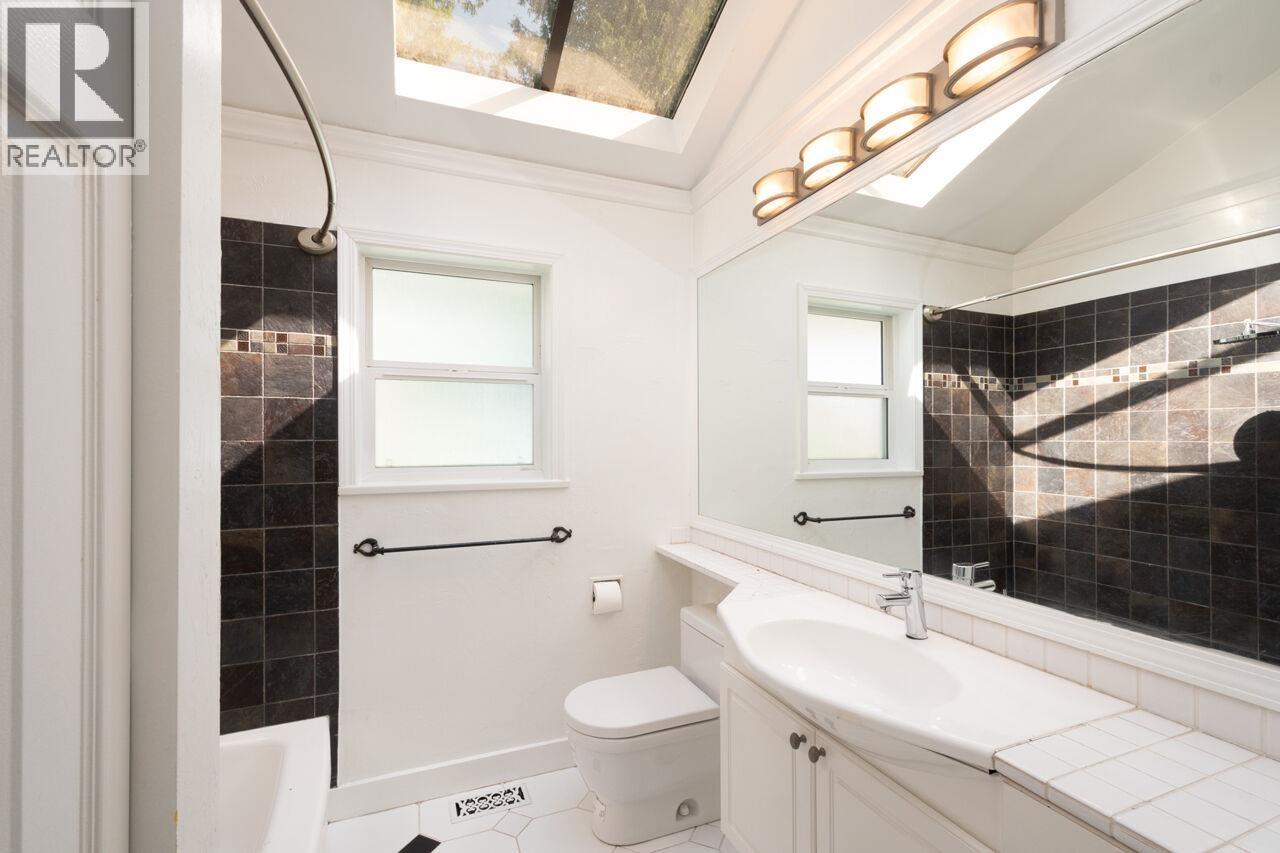 545 E Kings Road, North Vancouver, British Columbia  V7N 1J2 - Photo 14 - R3153650