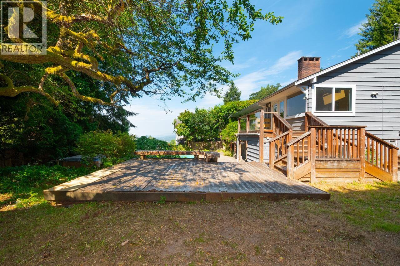 545 E Kings Road, North Vancouver, British Columbia  V7N 1J2 - Photo 2 - R3153650