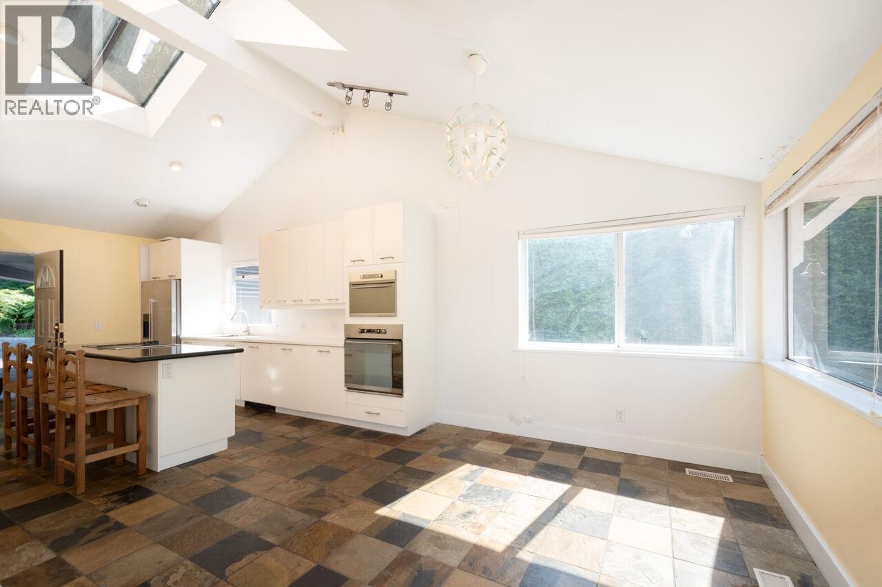 545 E Kings Road, North Vancouver, British Columbia  V7N 1J2 - Photo 9 - R3153650