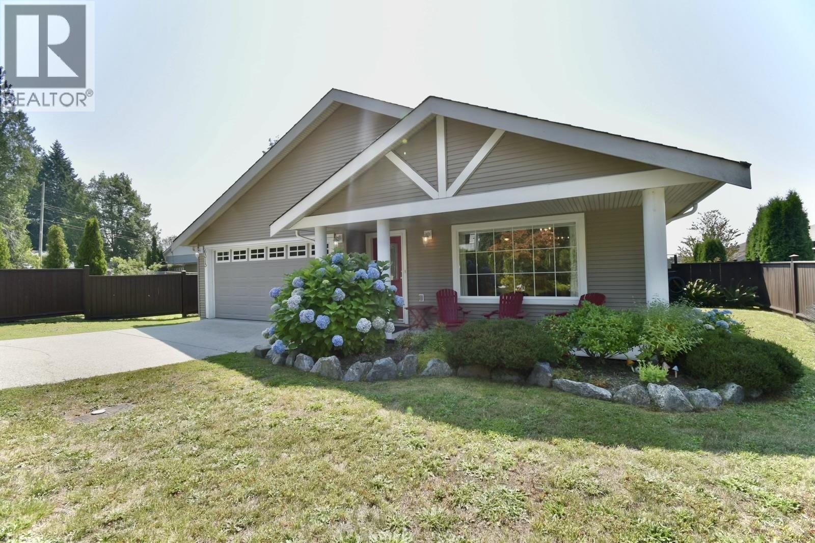 6315 Tower Road, Sechelt, British Columbia  V7Z 0T7 - Photo 2 - R3153651