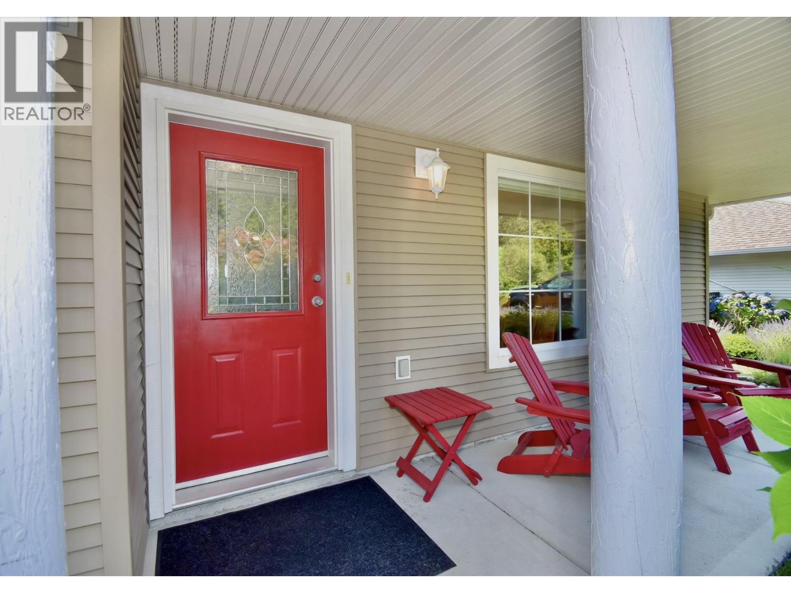 6315 Tower Road, Sechelt, British Columbia  V7Z 0T7 - Photo 3 - R3153651