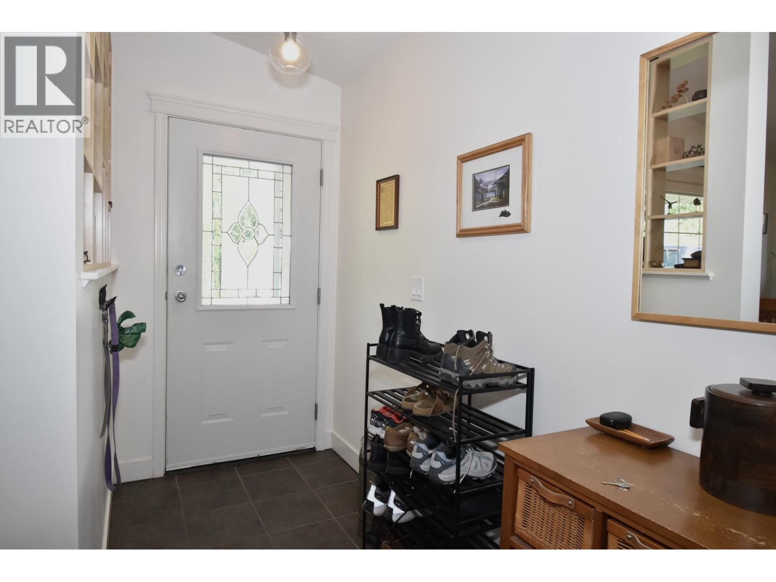 6315 Tower Road, Sechelt, British Columbia  V7Z 0T7 - Photo 6 - R3153651