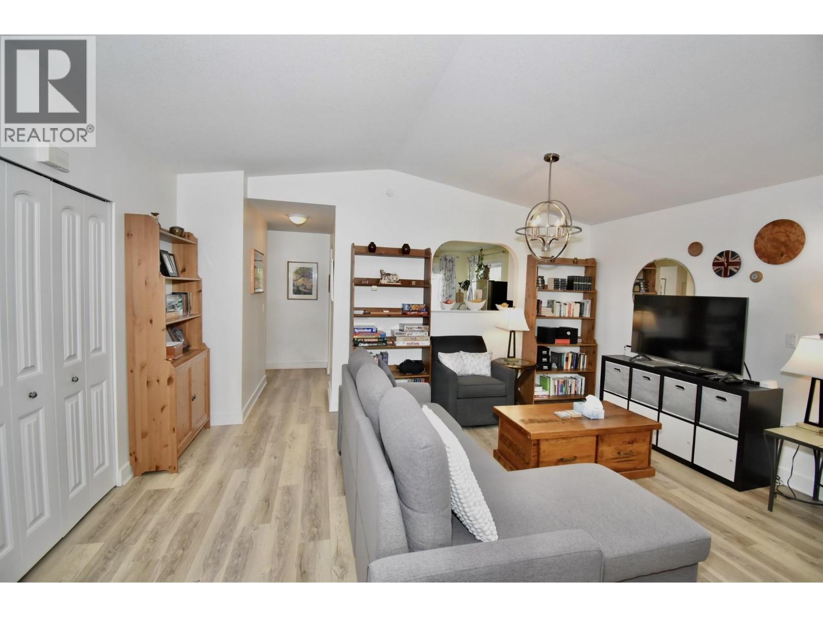 6315 Tower Road, Sechelt, British Columbia  V7Z 0T7 - Photo 9 - R3153651