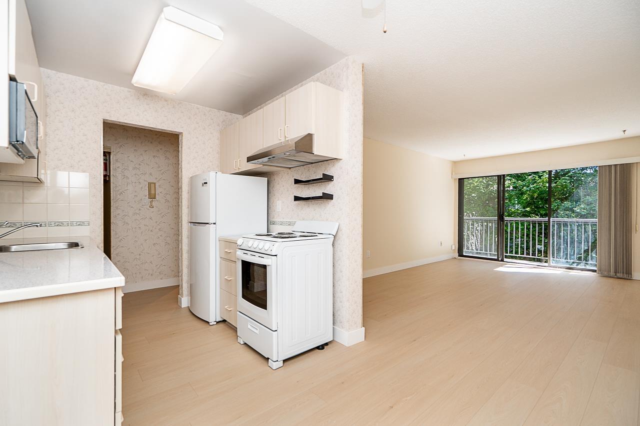 208 15020 North Bluff Road, White Rock, British Columbia  V4B 5A4 - Photo 11 - R3153458