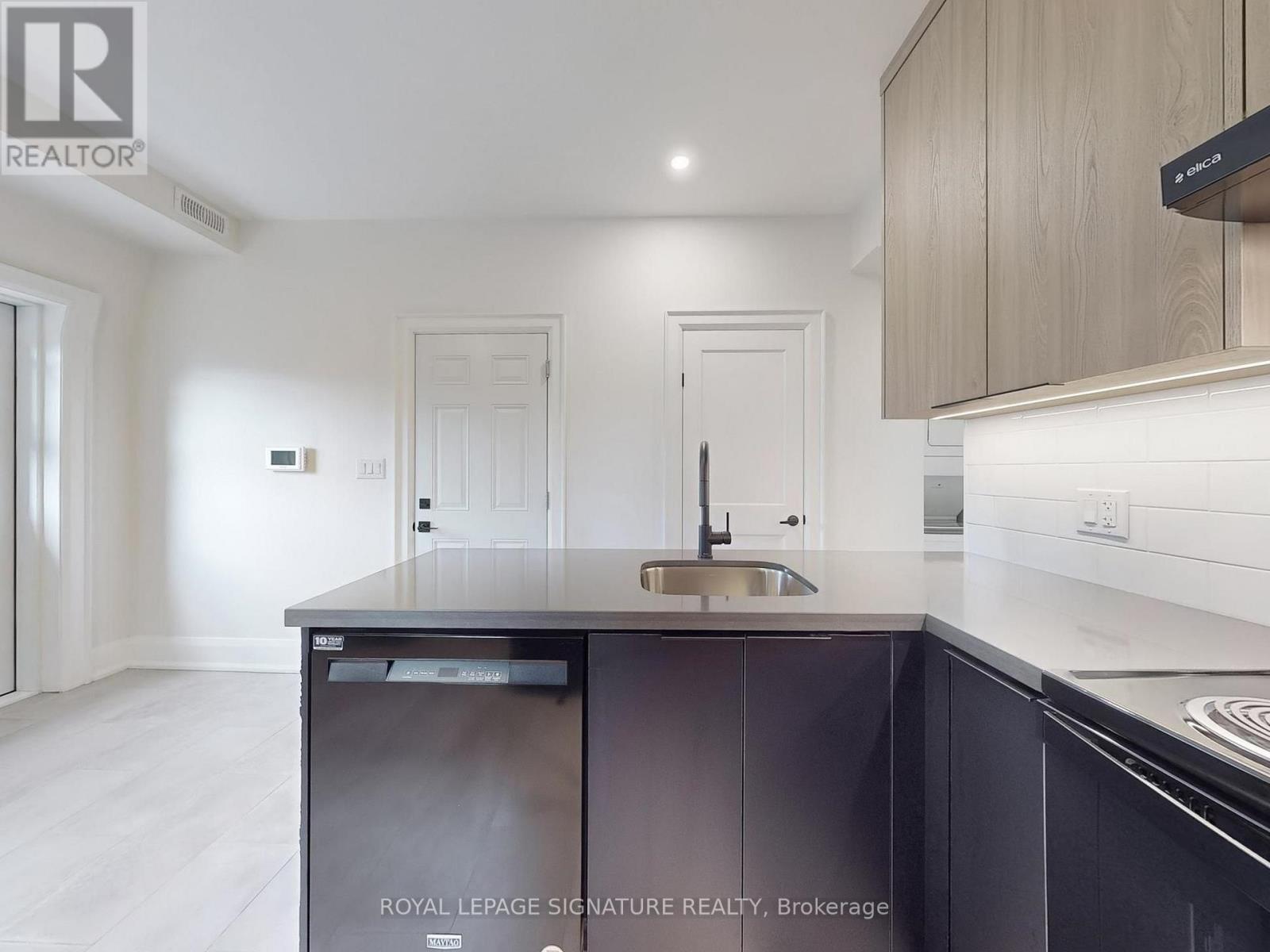 3 - 28 Beaconsfield Avenue, Toronto, Ontario  M6J 3H9 - Photo 11 - C13649428