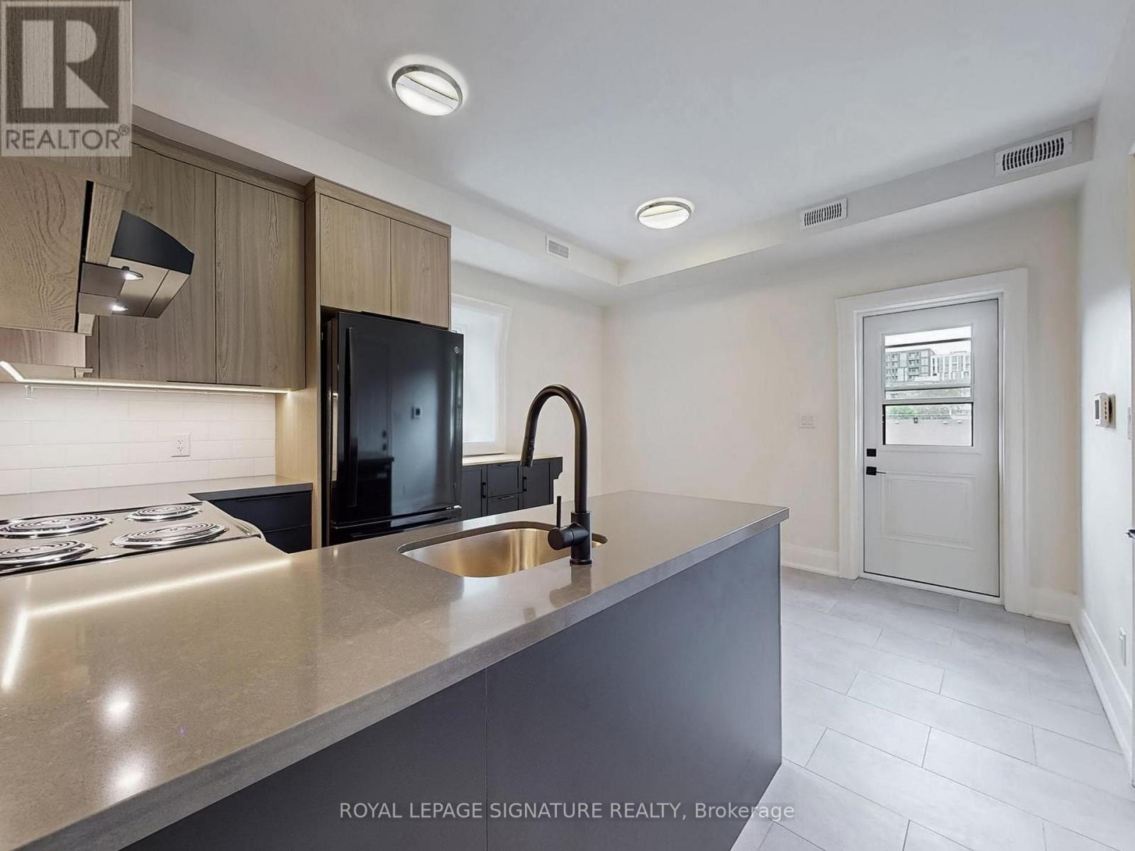 3 - 28 Beaconsfield Avenue, Toronto, Ontario  M6J 3H9 - Photo 9 - C13649428