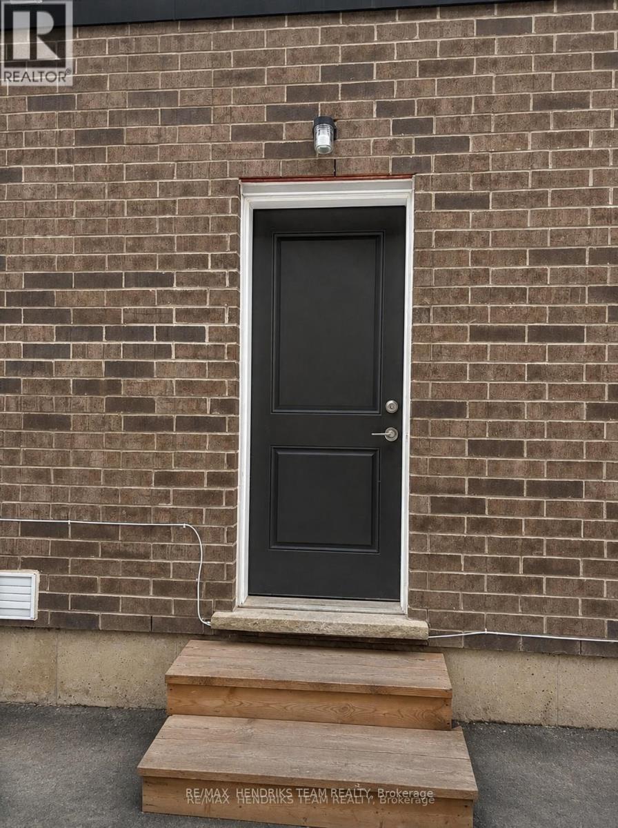 Basement Unit Only - 146 Bur Oak Drive, Thorold, Ontario  L2V 0L7 - Photo 2 - X13612446