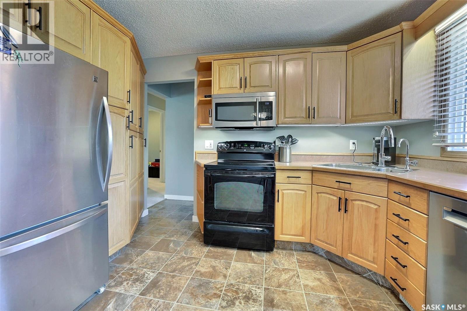 275 Rodenbush Drive, Regina, Saskatchewan  S4R 6X1 - Photo 10 - SK044852