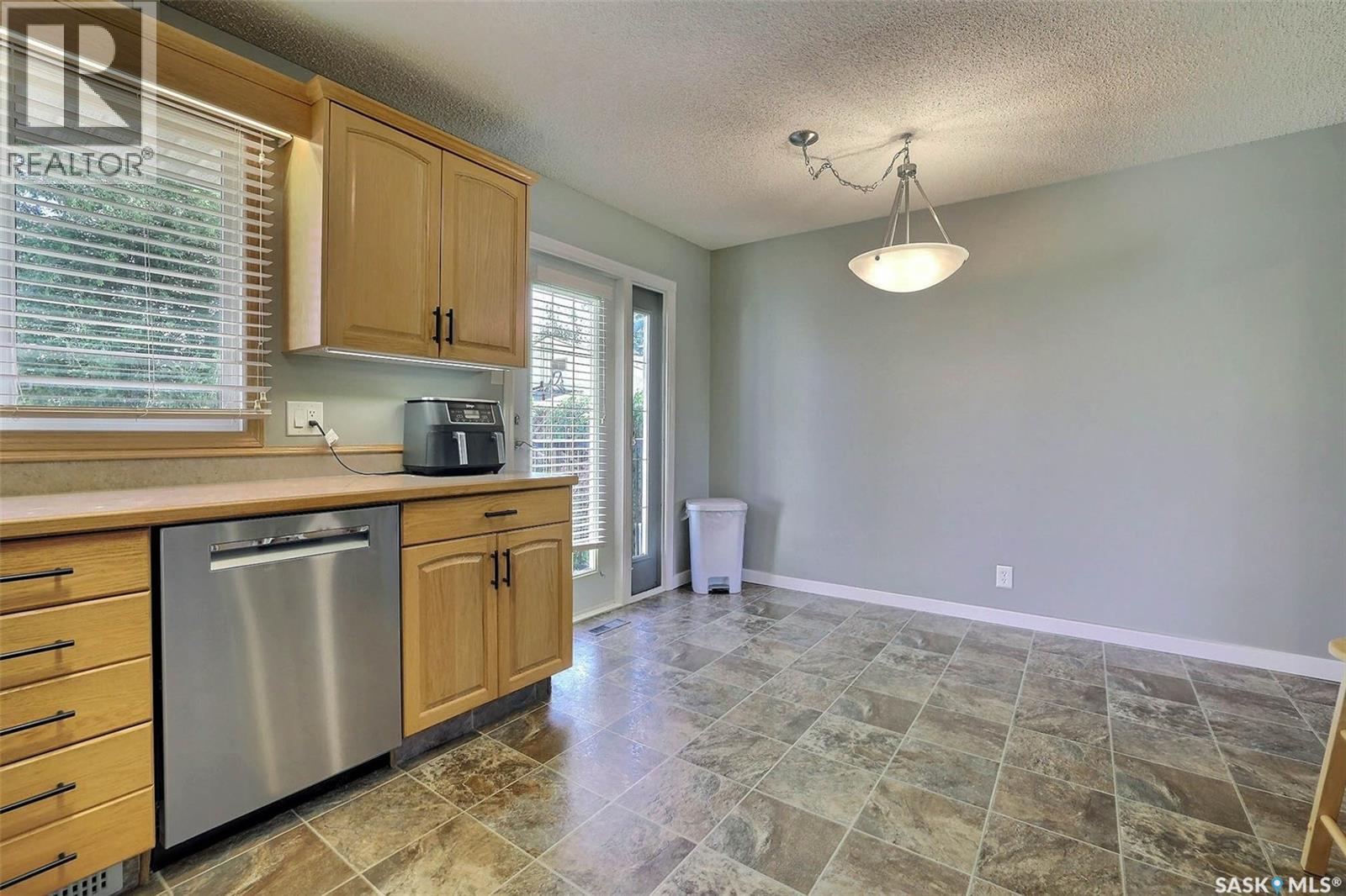 275 Rodenbush Drive, Regina, Saskatchewan  S4R 6X1 - Photo 12 - SK044852
