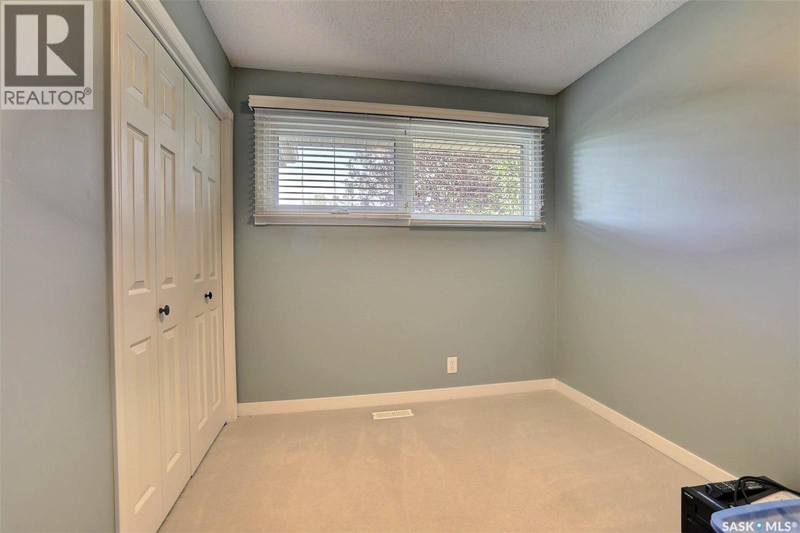 275 Rodenbush Drive, Regina, Saskatchewan  S4R 6X1 - Photo 13 - SK044852