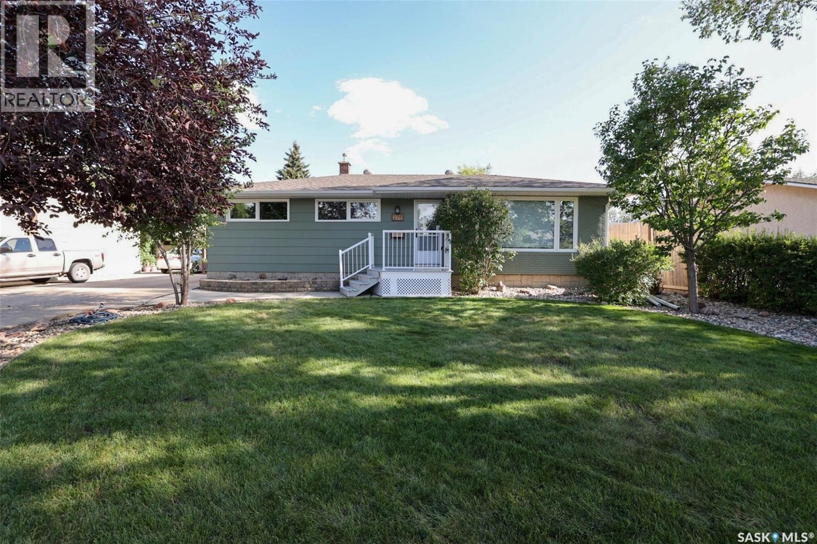 275 Rodenbush Drive, Regina, Saskatchewan  S4R 6X1 - Photo 2 - SK044852
