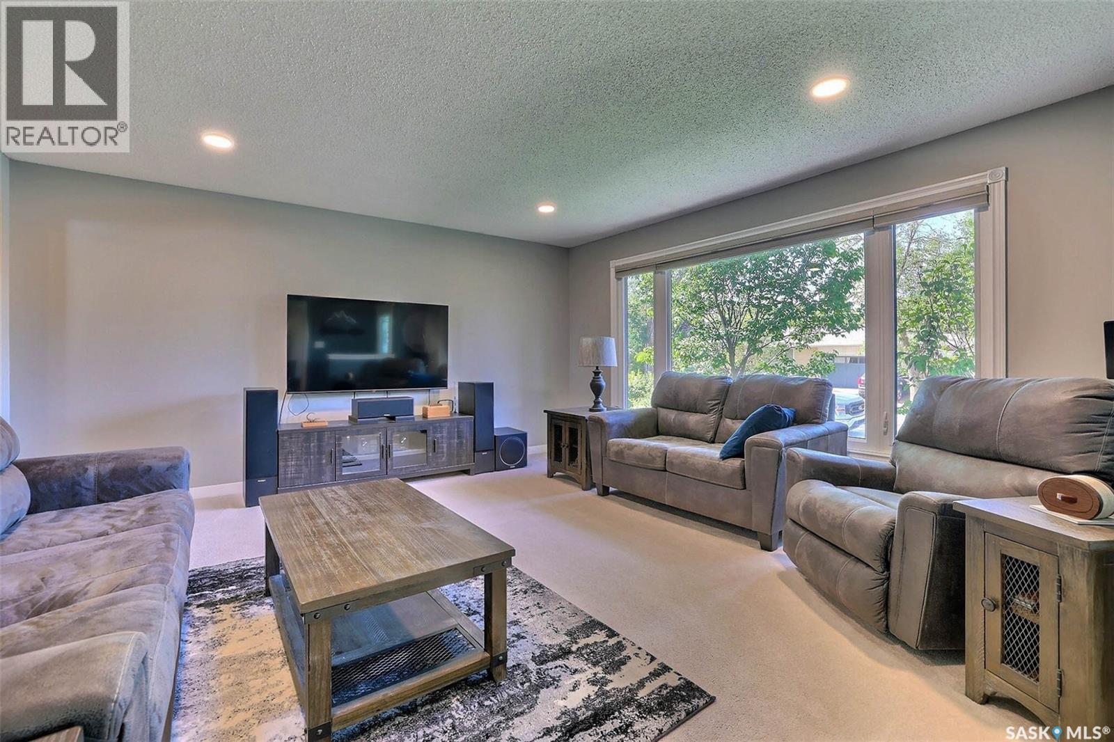 275 Rodenbush Drive, Regina, Saskatchewan  S4R 6X1 - Photo 5 - SK044852