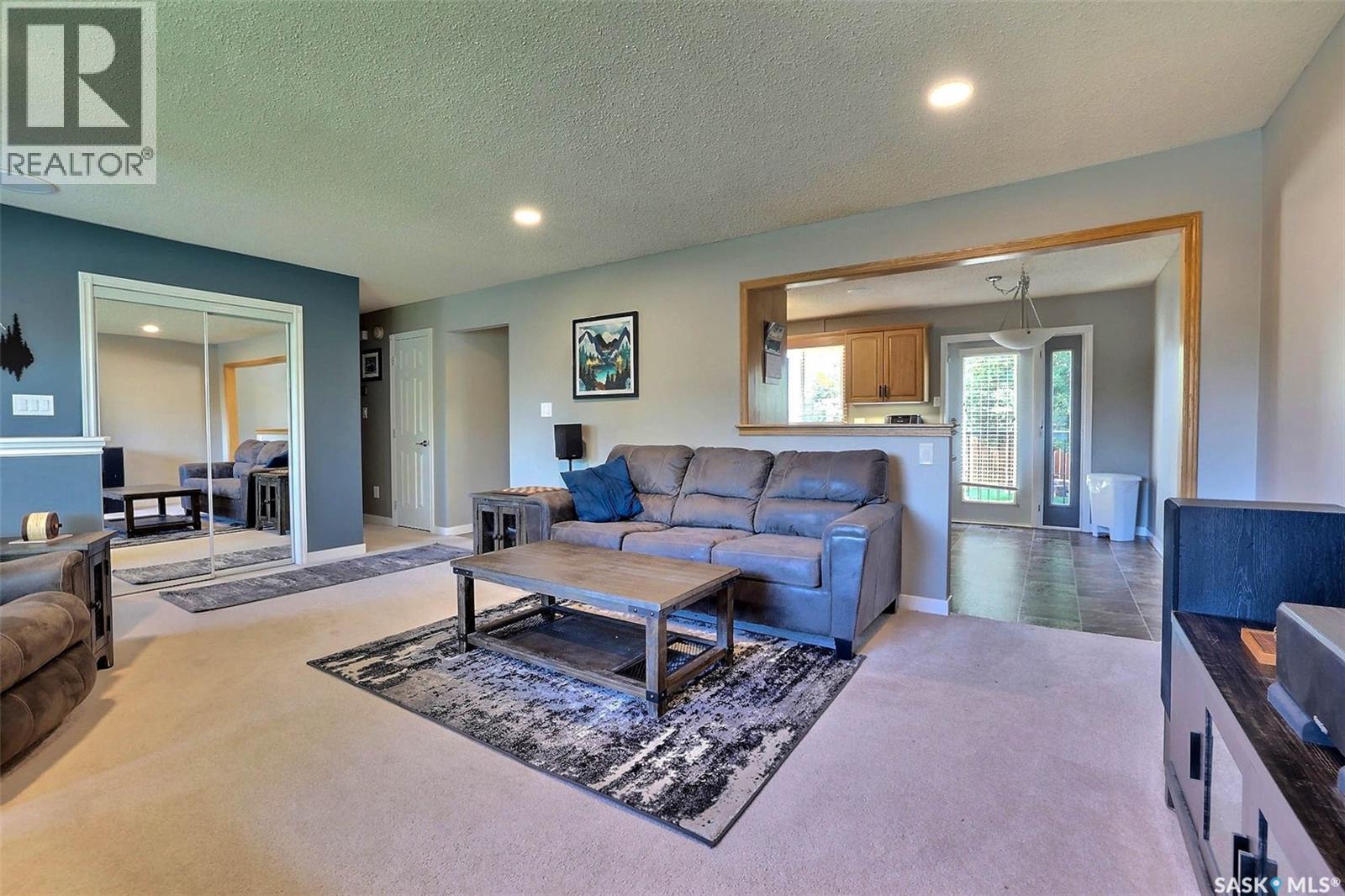 275 Rodenbush Drive, Regina, Saskatchewan  S4R 6X1 - Photo 6 - SK044852