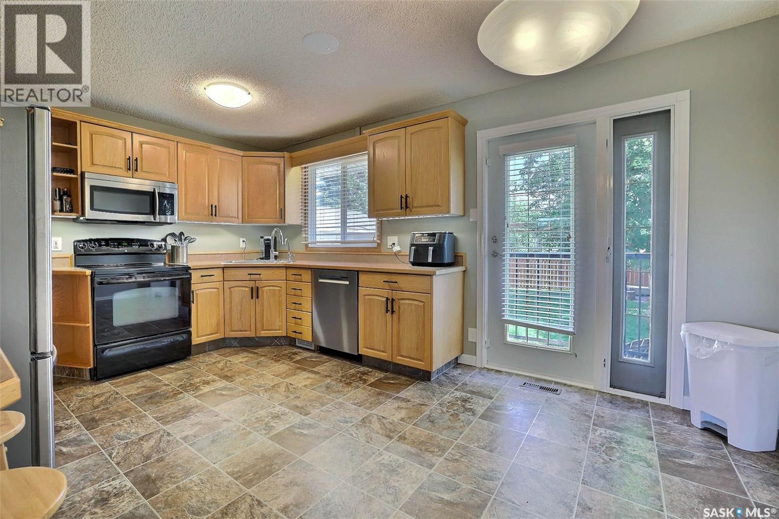 275 Rodenbush Drive, Regina, Saskatchewan  S4R 6X1 - Photo 7 - SK044852