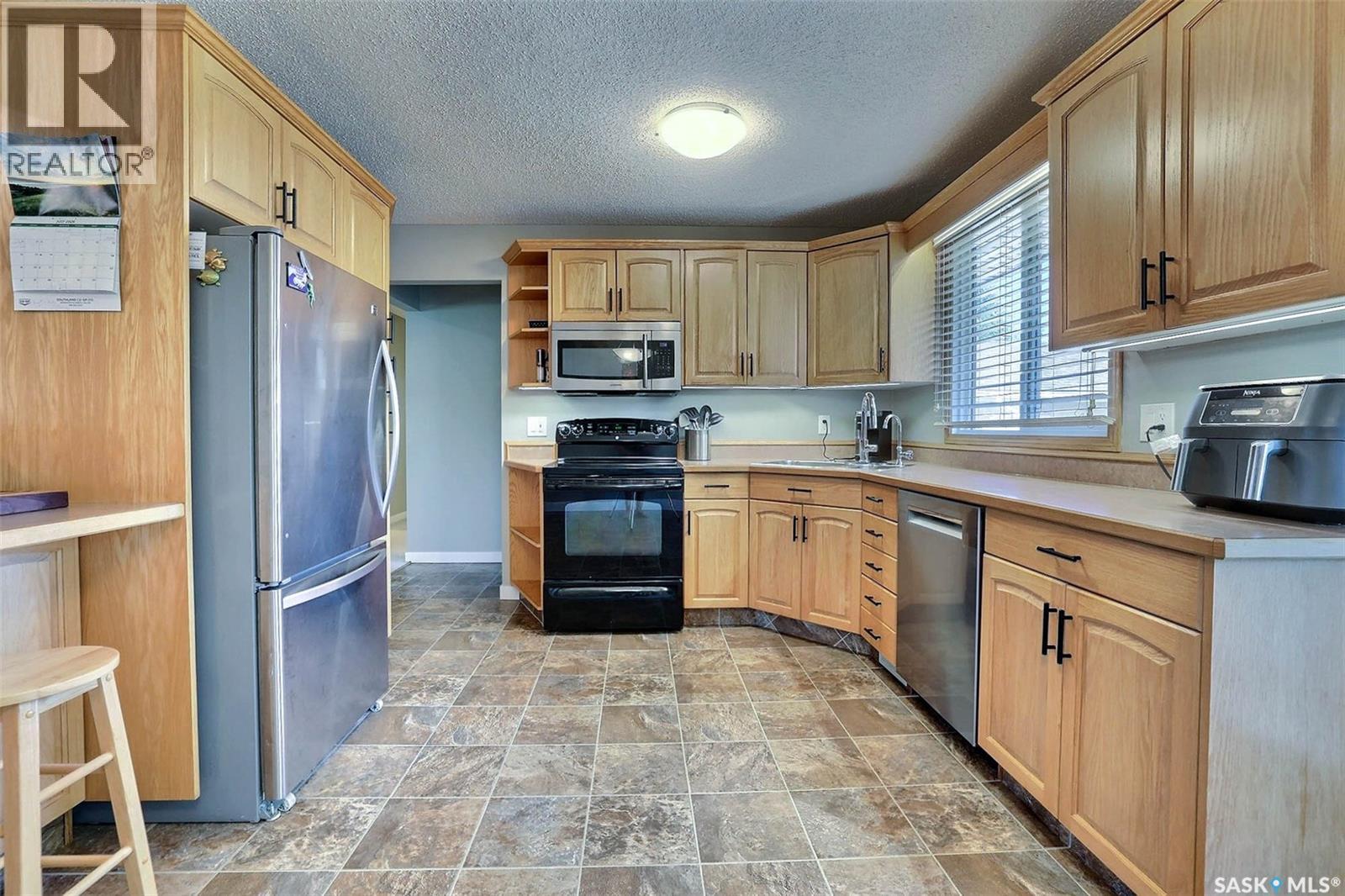 275 Rodenbush Drive, Regina, Saskatchewan  S4R 6X1 - Photo 8 - SK044852
