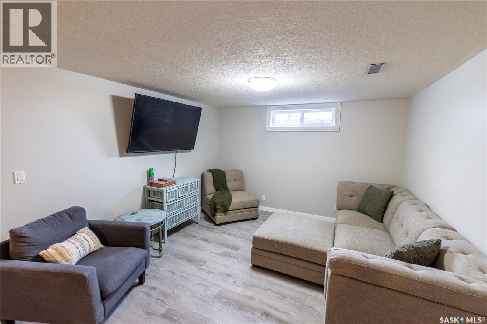 1259 Maybery Crescent, Moose Jaw, Saskatchewan  S6H 6X7 - Photo 30 - SK044648