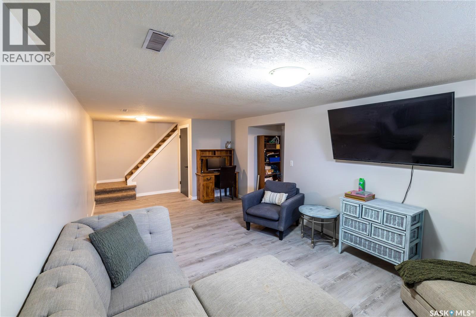 1259 Maybery Crescent, Moose Jaw, Saskatchewan  S6H 6X7 - Photo 31 - SK044648