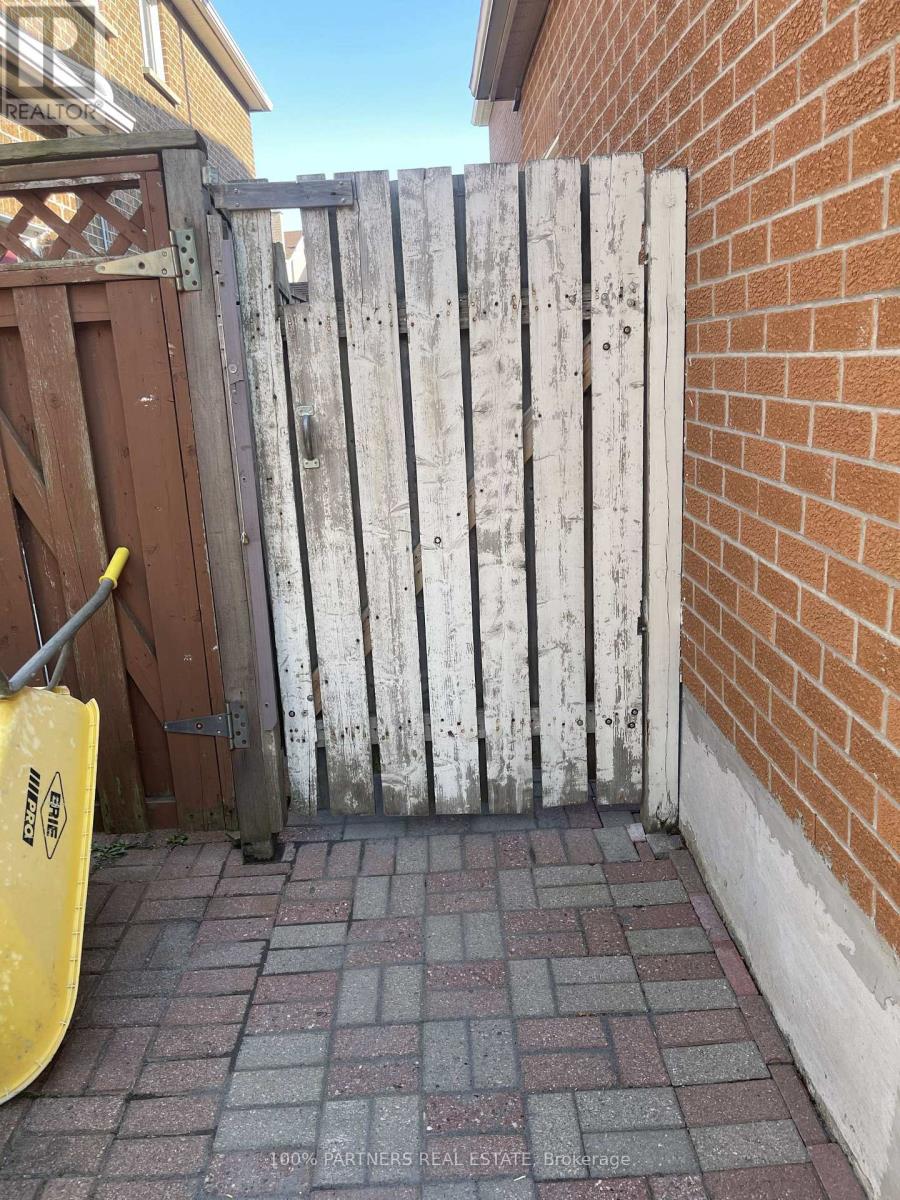 Whole Basement - 23 Vickers Road, Markham, Ontario  L3R 6S7 - Photo 15 - N13591326