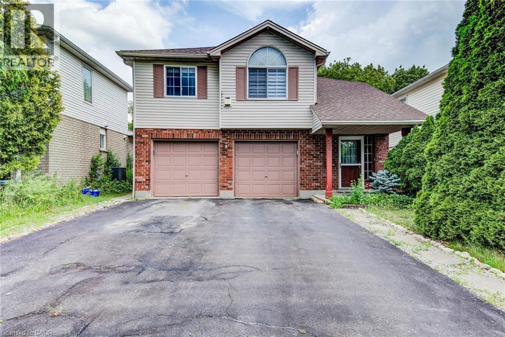 562 Erinbrook Drive, Kitchener, Ontario  N2E 3M8 - Photo 2 - 40845438