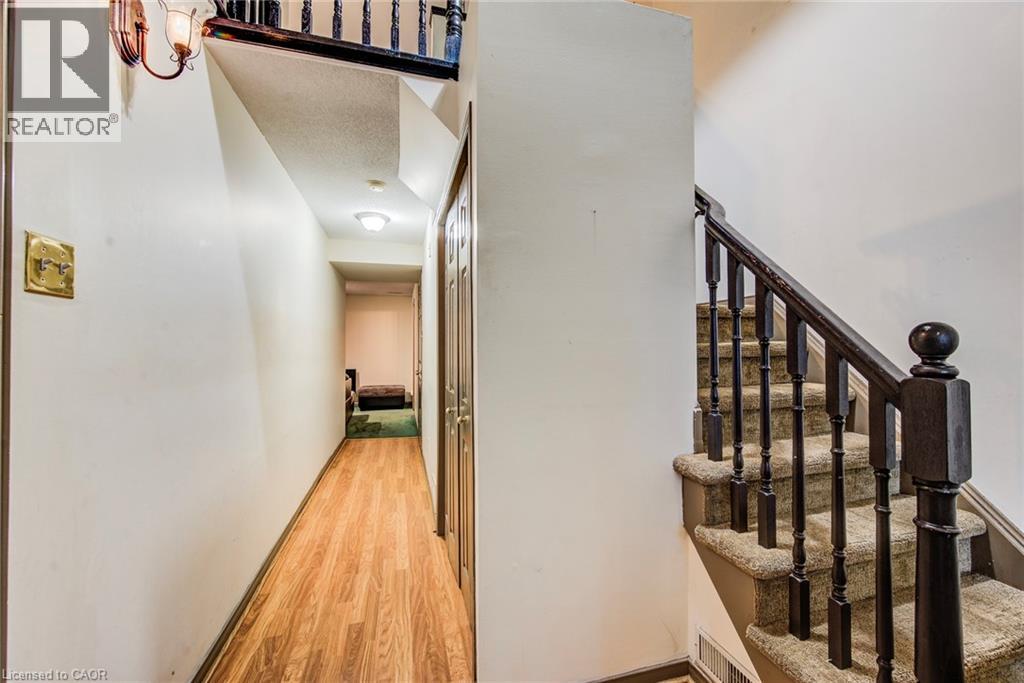 562 Erinbrook Drive, Kitchener, Ontario  N2E 3M8 - Photo 4 - 40845438