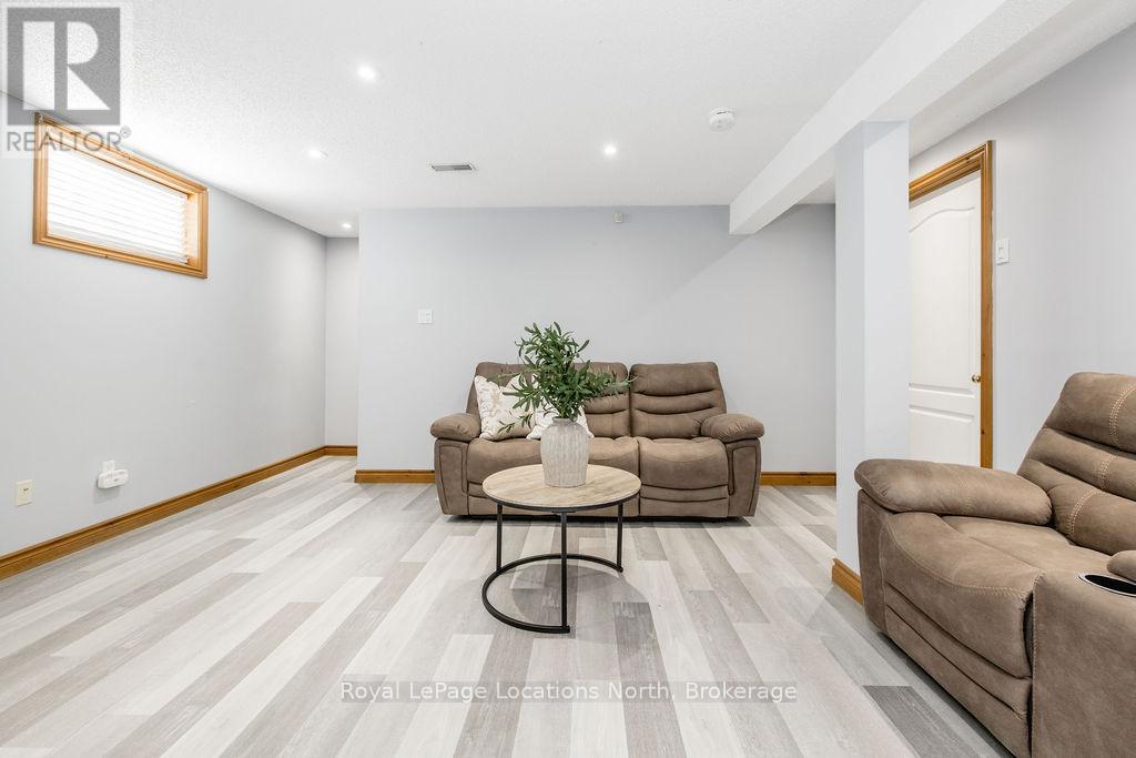 39 Mccague Street, Wasaga Beach, Ontario  L9Z 2E5 - Photo 22 - S13584214