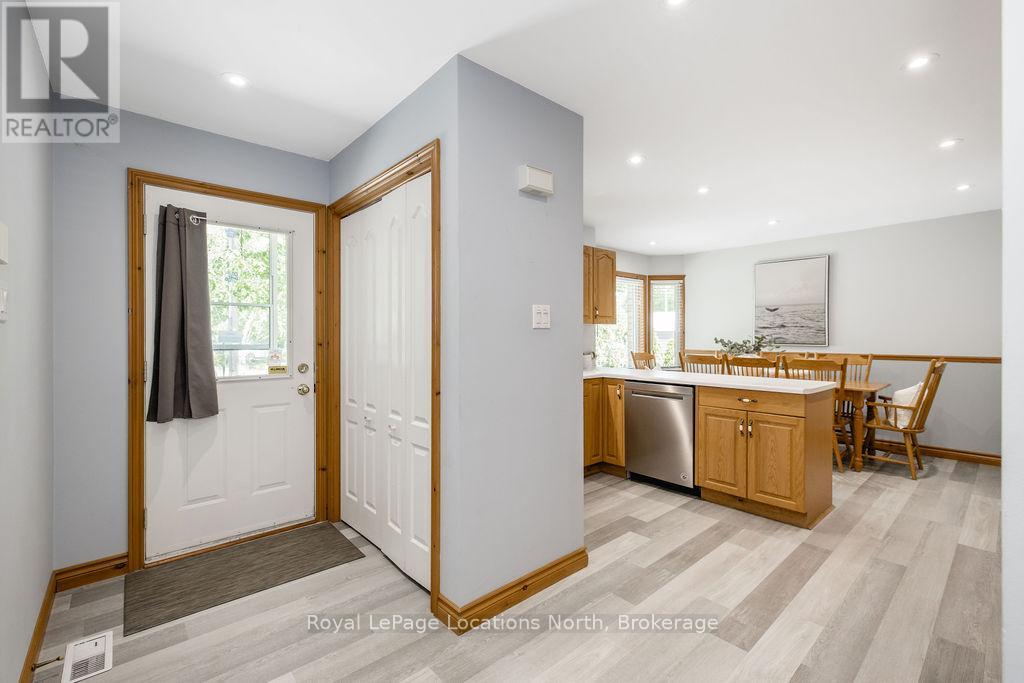 39 Mccague Street, Wasaga Beach, Ontario  L9Z 2E5 - Photo 4 - S13584214