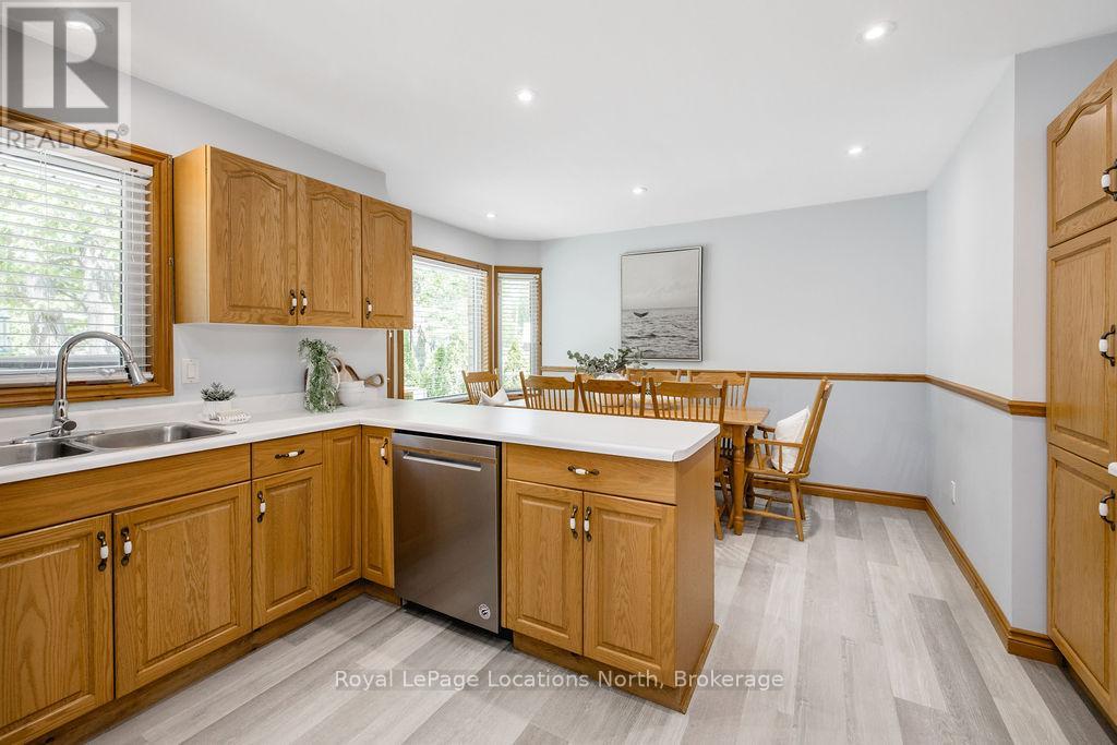 39 Mccague Street, Wasaga Beach, Ontario  L9Z 2E5 - Photo 6 - S13584214