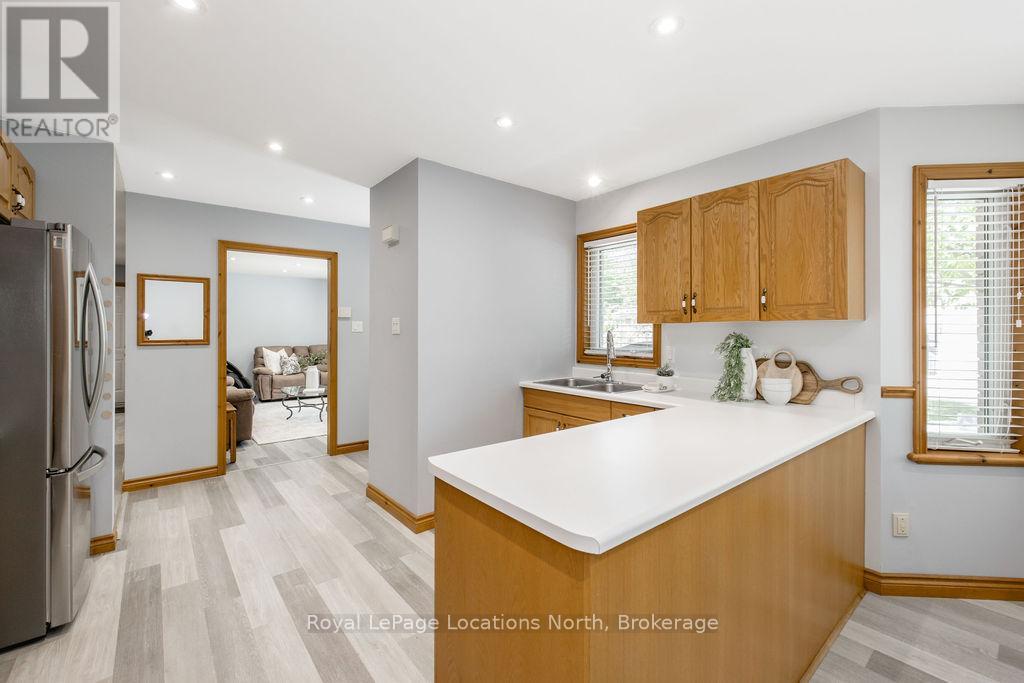 39 Mccague Street, Wasaga Beach, Ontario  L9Z 2E5 - Photo 9 - S13584214