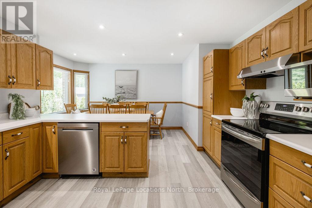 39 Mccague Street, Wasaga Beach, Ontario  L9Z 2E5 - Photo 5 - S13584214