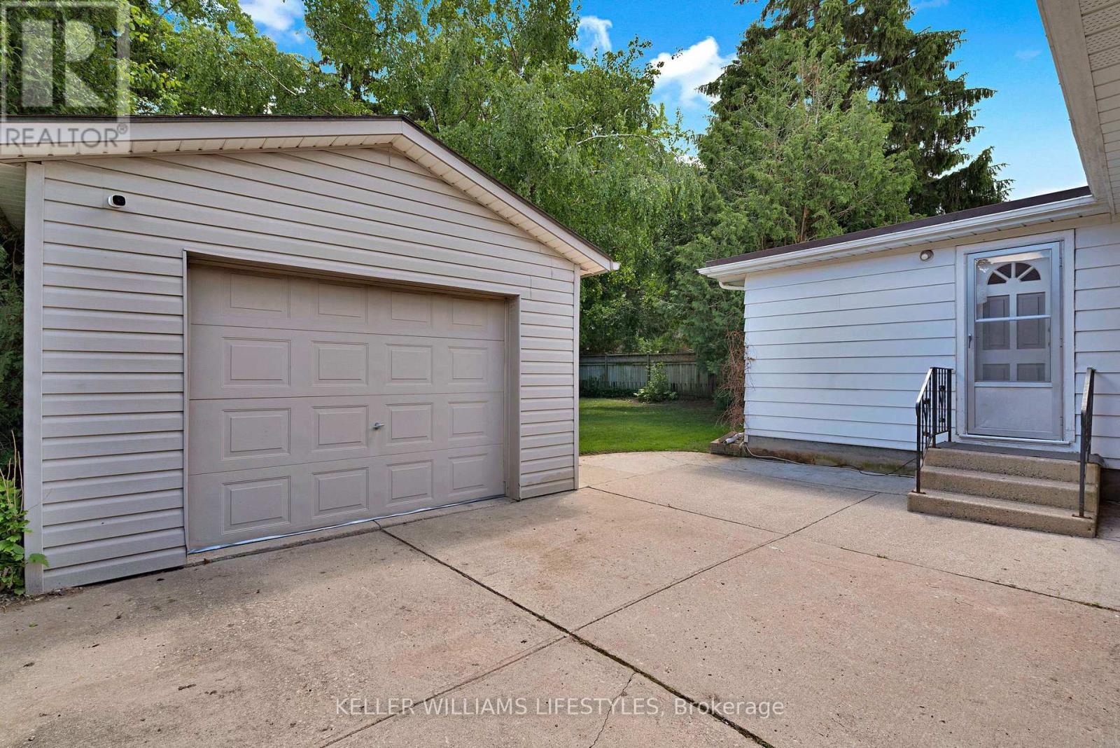 564 Chiddington Avenue, London South, Ontario  N6C 2W5 - Photo 3 - X13476296