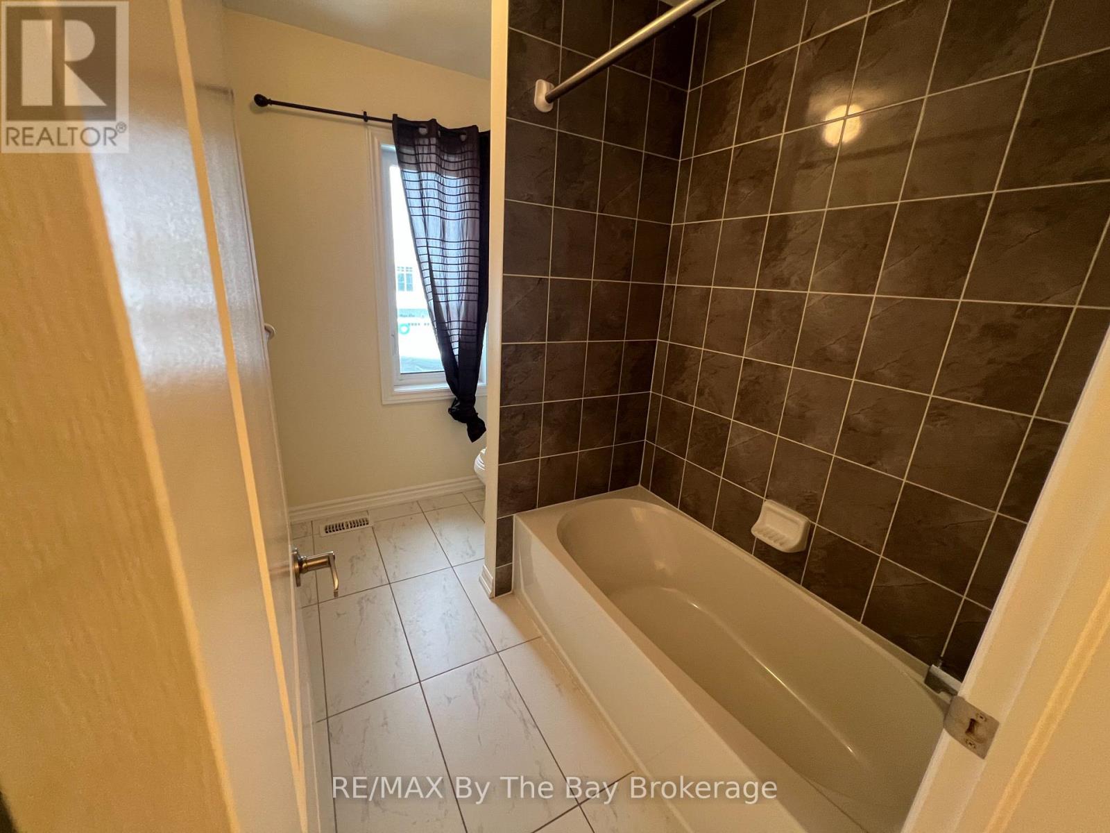 152 Allegra Drive, Wasaga Beach, Ontario  L9Z 1P0 - Photo 17 - S13649738