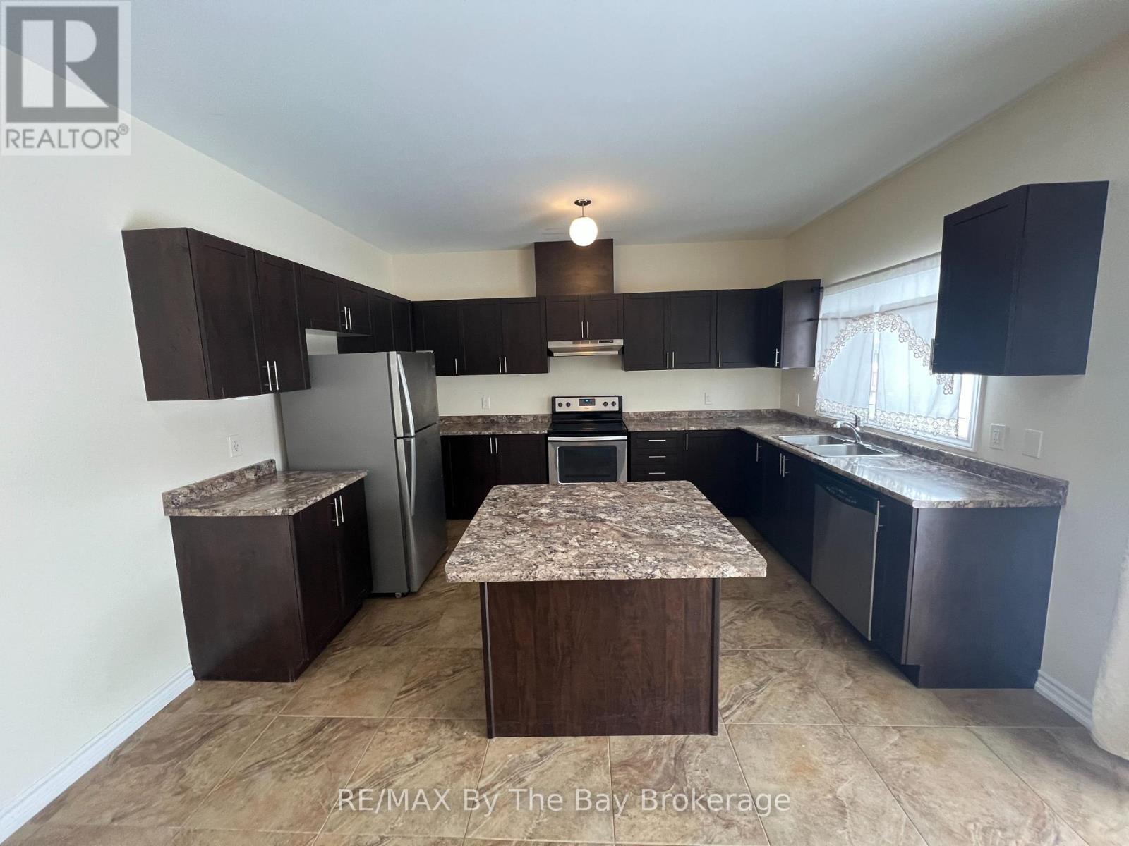 152 Allegra Drive, Wasaga Beach, Ontario  L9Z 1P0 - Photo 4 - S13649738