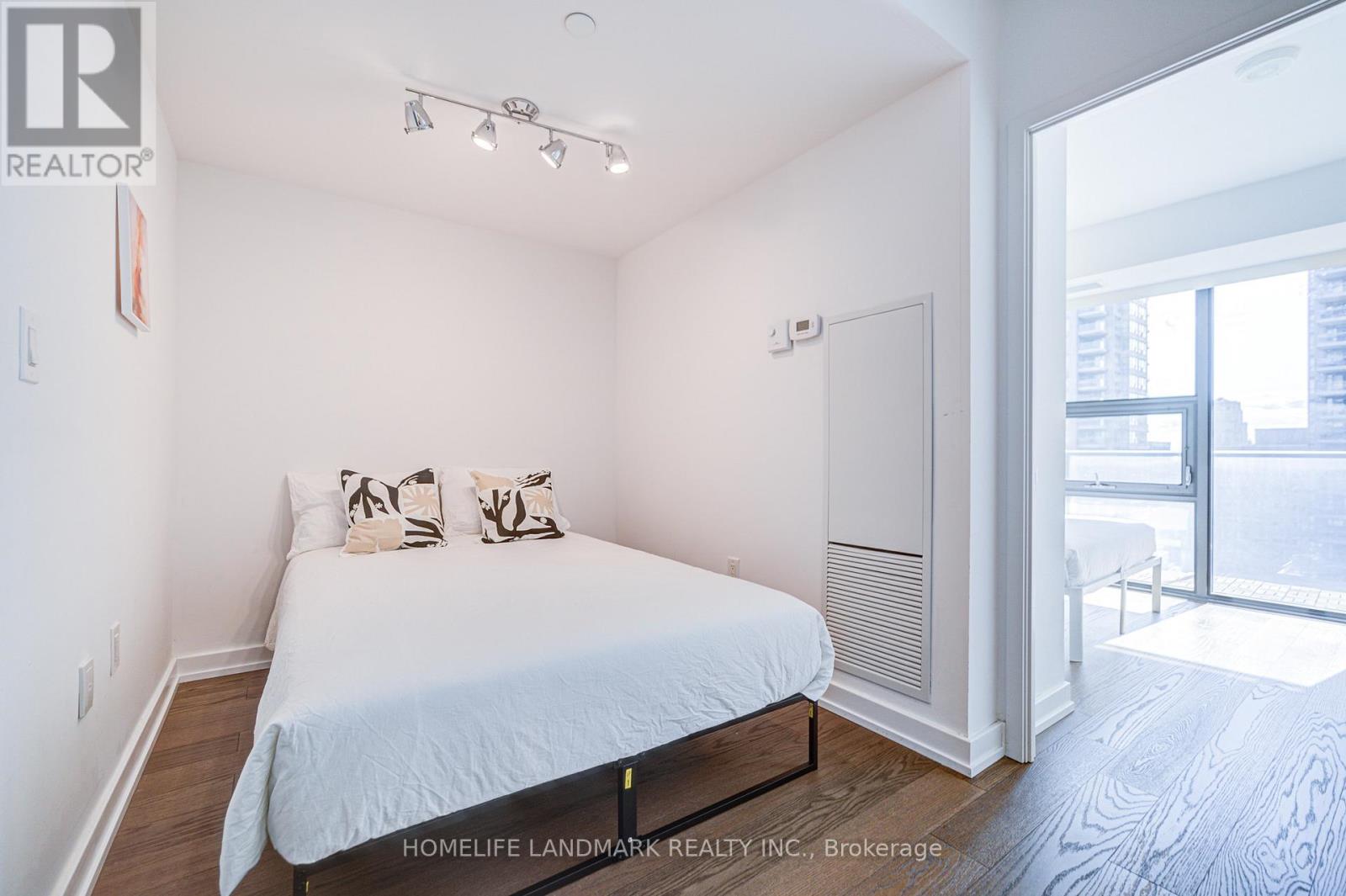 1106 - 11 Wellesley Street W, Toronto, Ontario  M4Y 0G4 - Photo 18 - C13649588