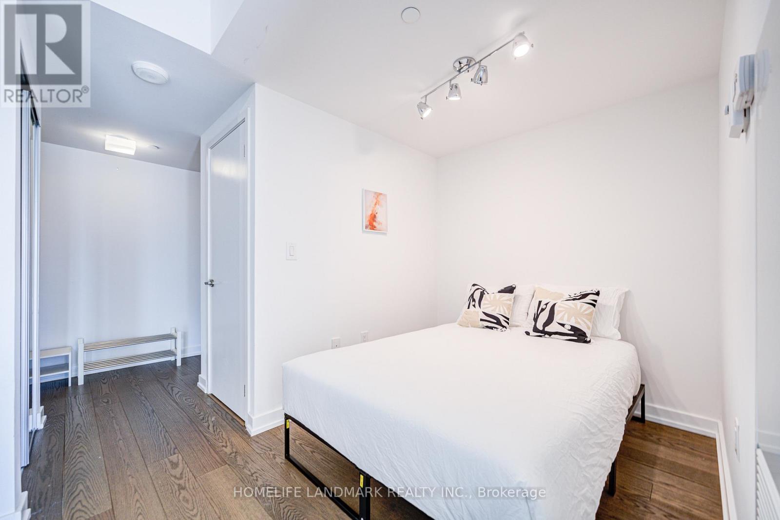 1106 - 11 Wellesley Street W, Toronto, Ontario  M4Y 0G4 - Photo 19 - C13649588