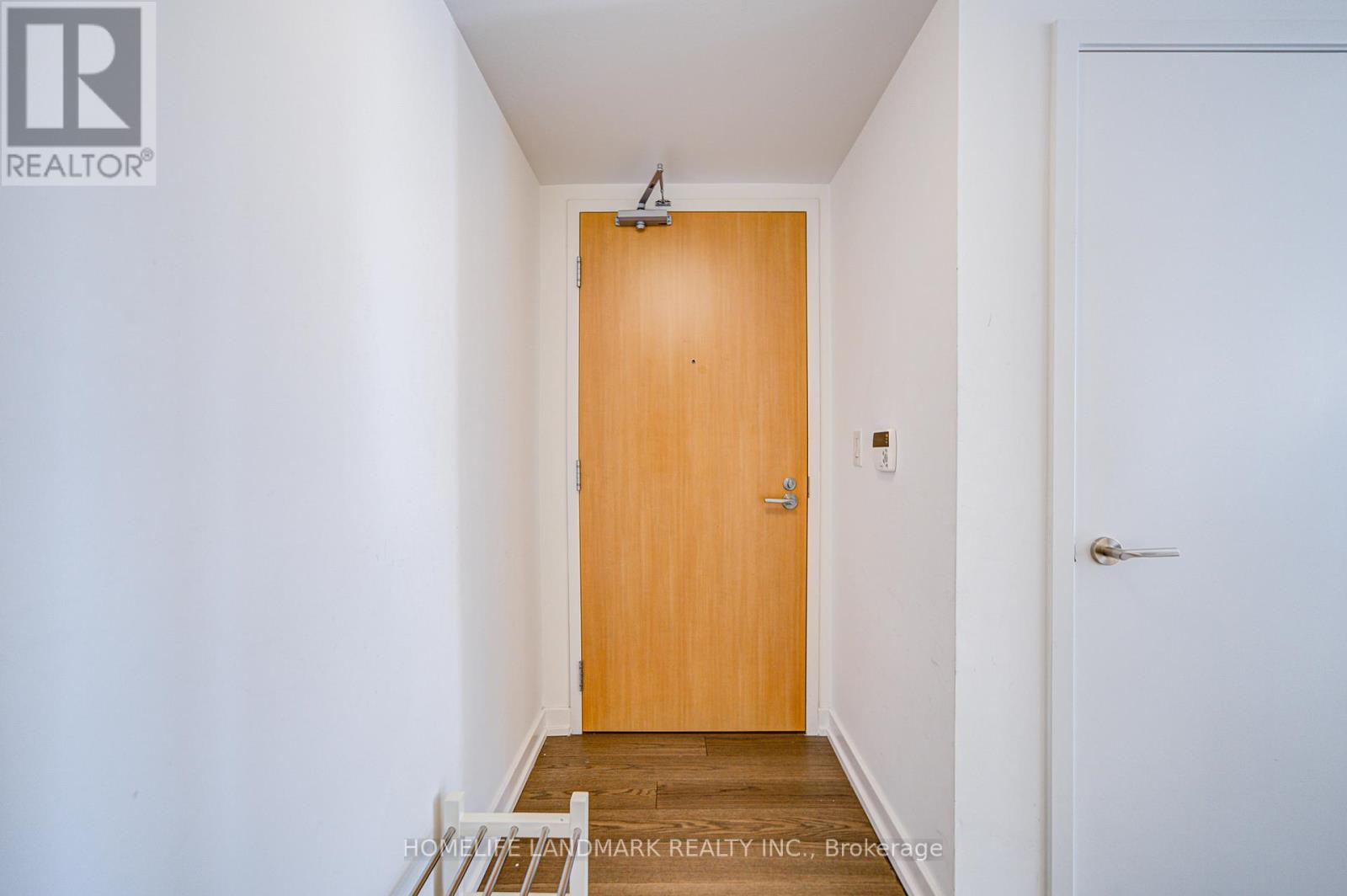 1106 - 11 Wellesley Street W, Toronto, Ontario  M4Y 0G4 - Photo 3 - C13649588