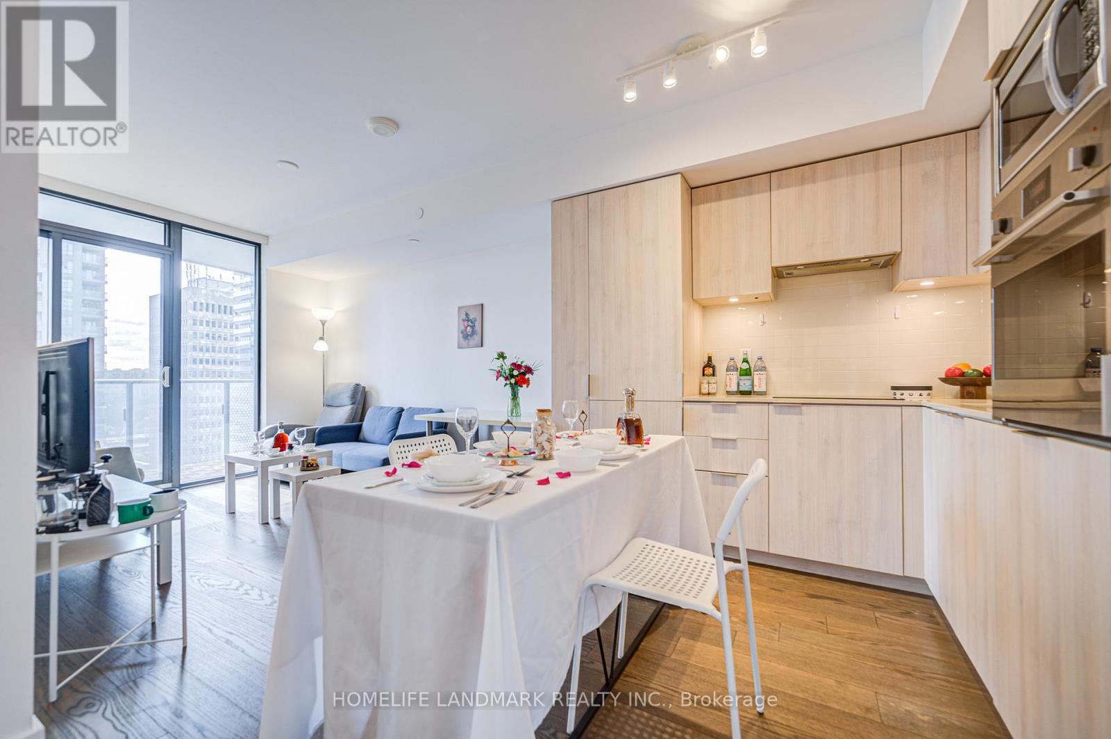 1106 - 11 Wellesley Street W, Toronto, Ontario  M4Y 0G4 - Photo 6 - C13649588