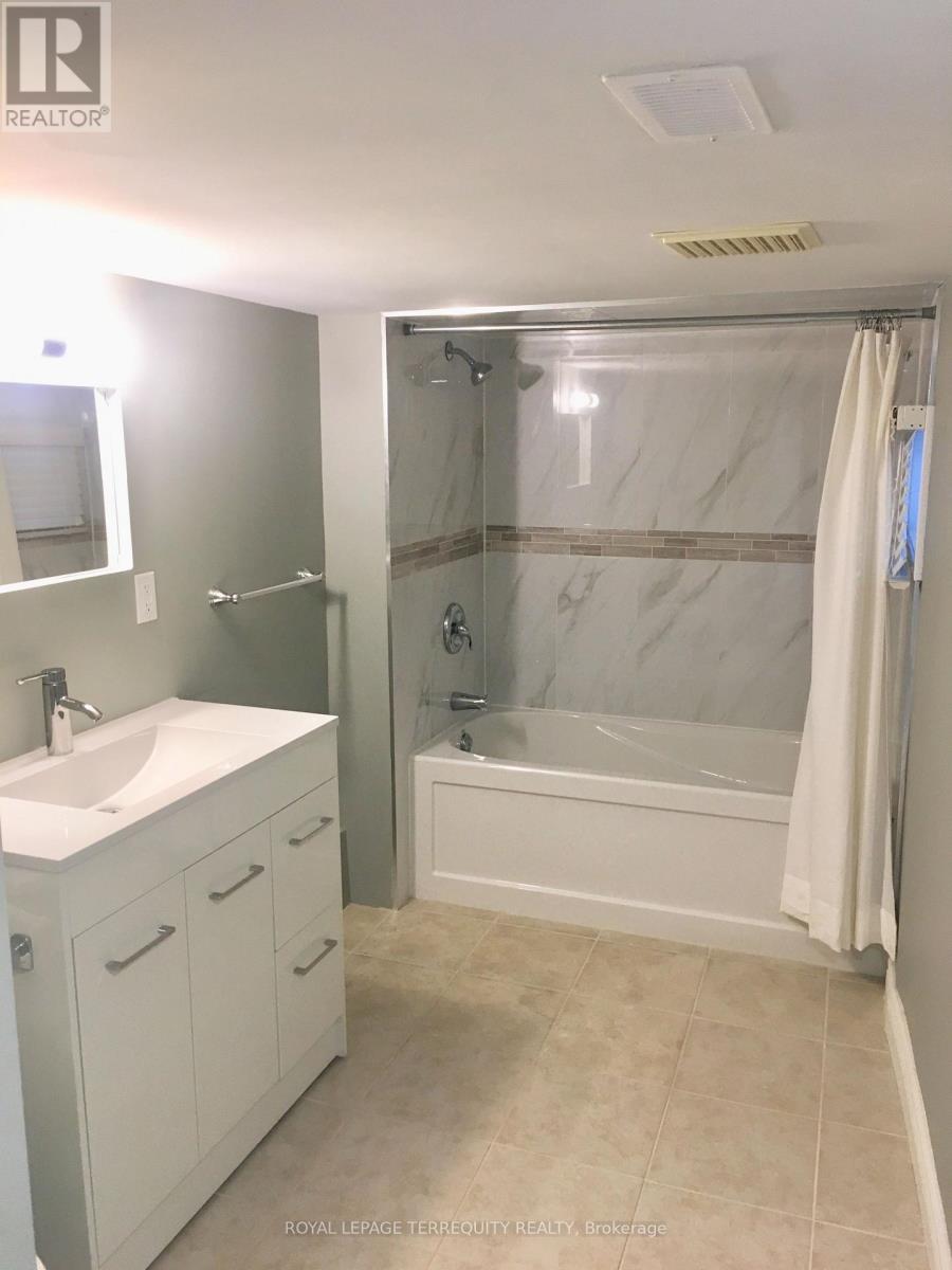 Lower Unit - 305 Margueretta Street, Toronto, Ontario  M6H 3S4 - Photo 10 - C13649720