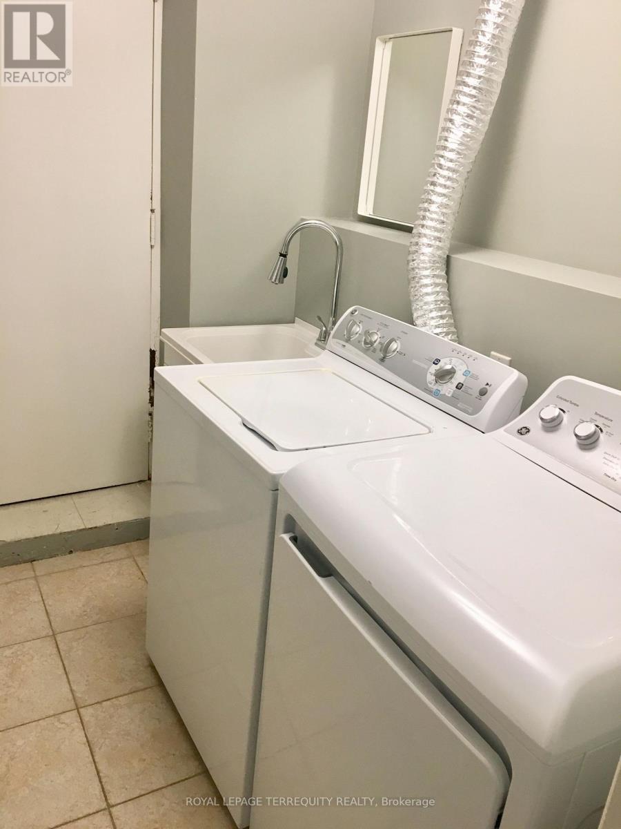 Lower Unit - 305 Margueretta Street, Toronto, Ontario  M6H 3S4 - Photo 12 - C13649720