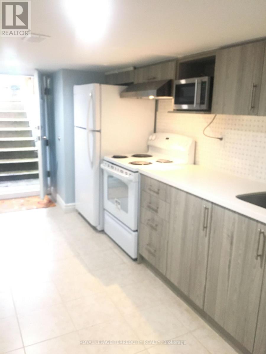 Lower Unit - 305 Margueretta Street, Toronto, Ontario  M6H 3S4 - Photo 2 - C13649720