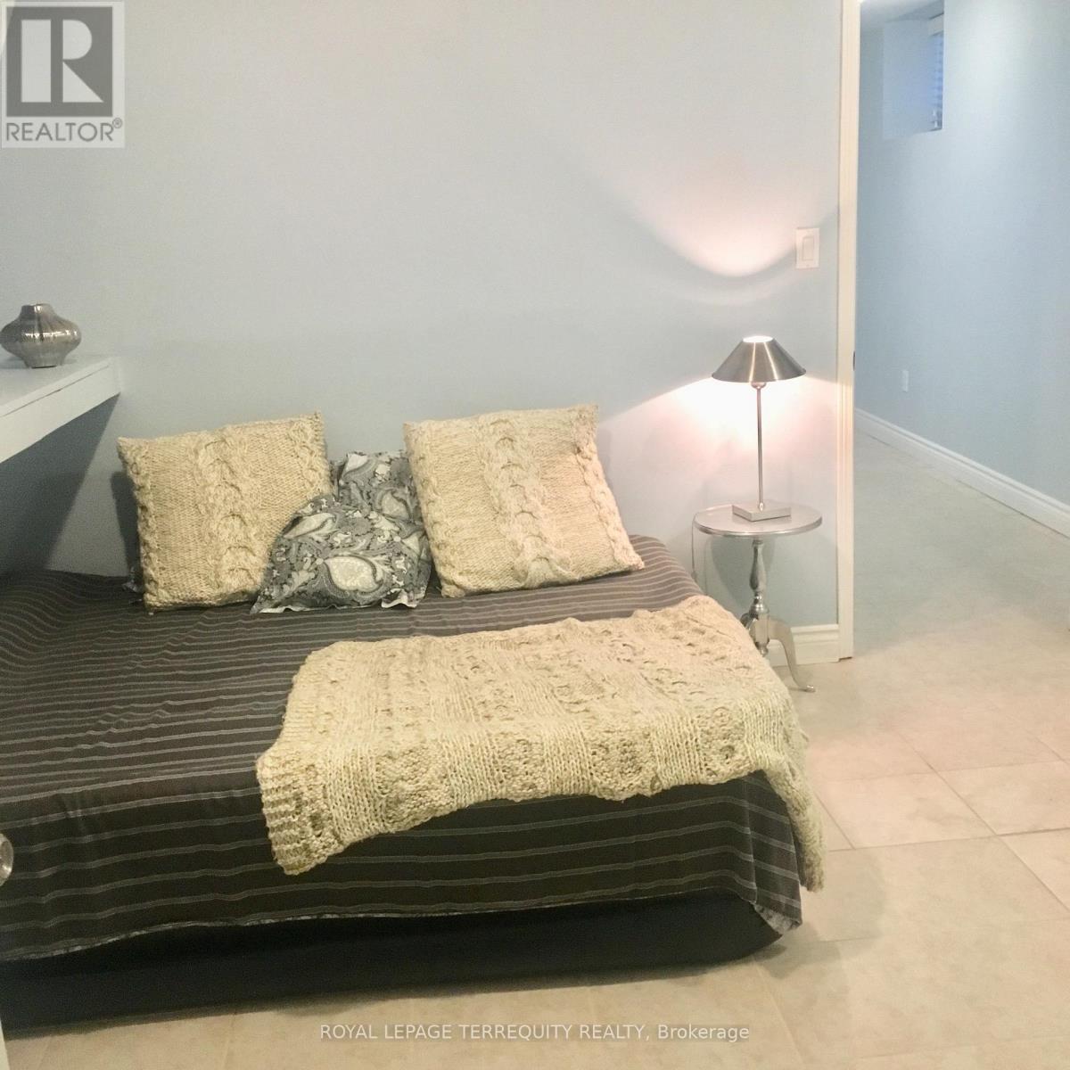 Lower Unit - 305 Margueretta Street, Toronto, Ontario  M6H 3S4 - Photo 7 - C13649720