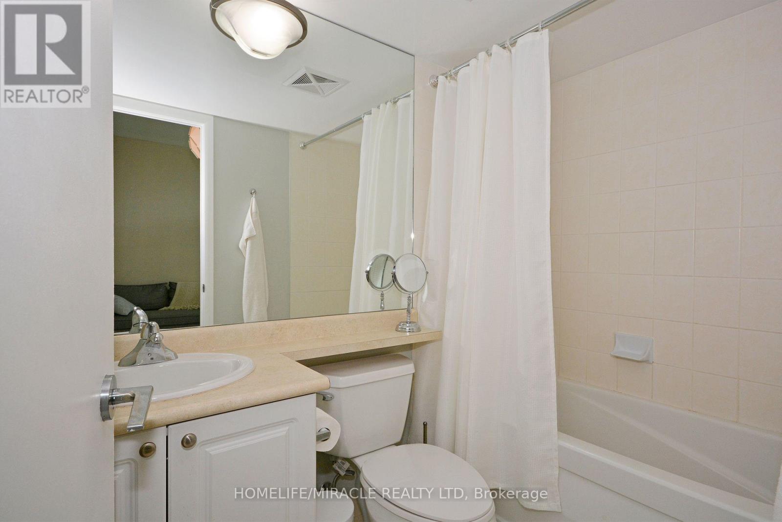 2310 - 231 Fort York Boulevard, Toronto, Ontario  M5V 1B1 - Photo 13 - C13649820