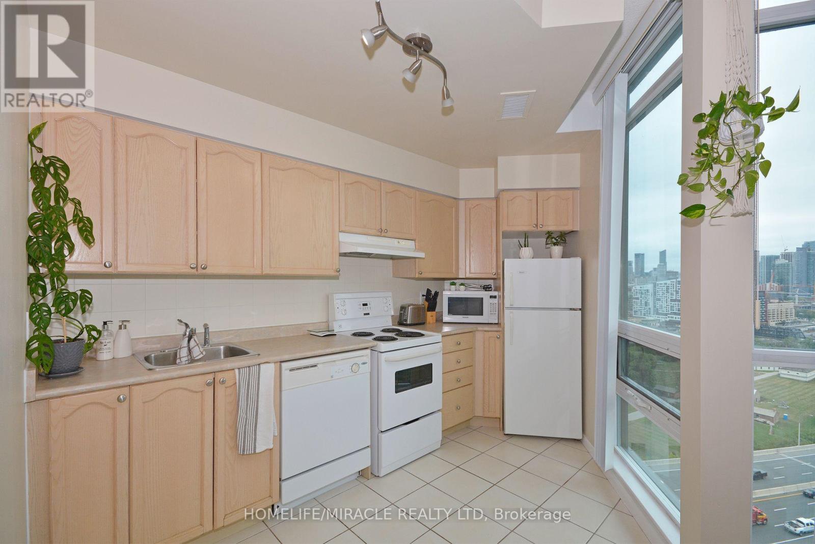 2310 - 231 Fort York Boulevard, Toronto, Ontario  M5V 1B1 - Photo 8 - C13649820