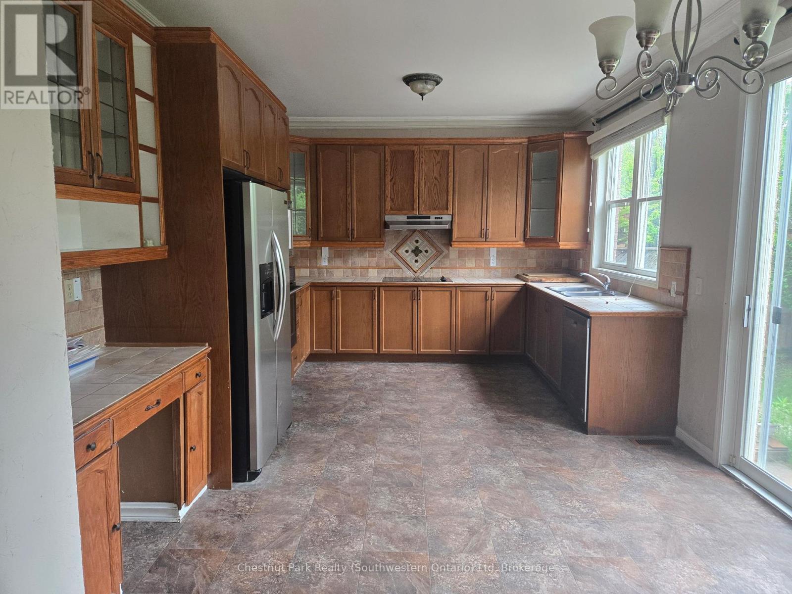 147 Baggs Crescent, Cambridge, Ontario  N1T 2E8 - Photo 2 - X13649748