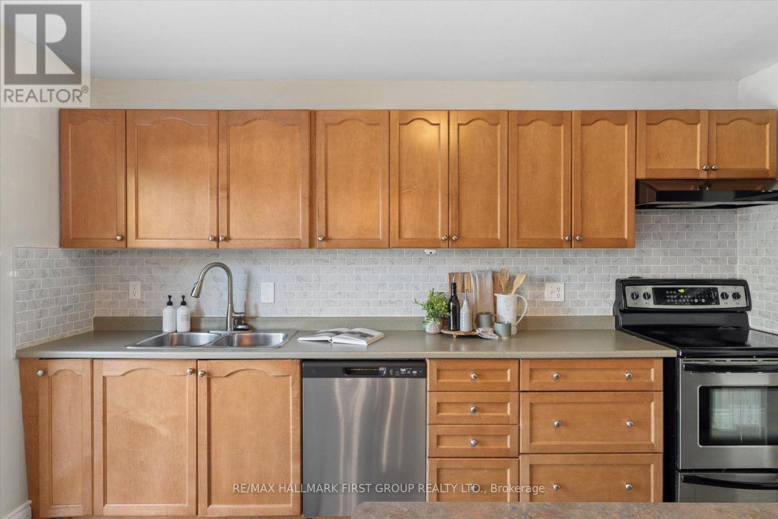 1179 Oxford Street, Oshawa, Ontario  L1J 3W4 - Photo 11 - E13649602