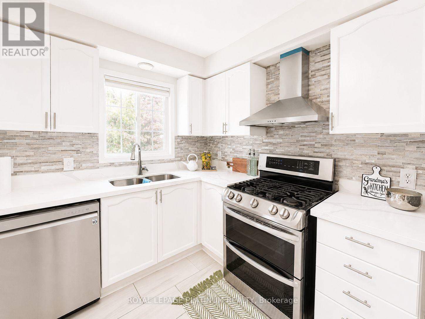 1033 Grandview Street N, Oshawa, Ontario  L1K 2S8 - Photo 7 - E13649638